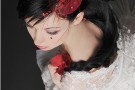 Acconciature sposa: fiori tra i capelli per l’inverno