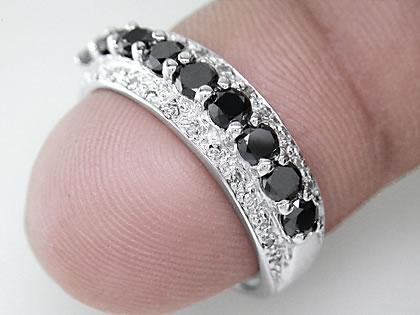 anello-di-fidanzamento-in-titanio-con-pietre-nere