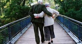 coppia di sposi anziani