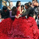 Cina proposta matrimonio record abito 9999 rose rosse