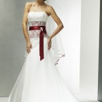 abito sposa decorazioni rosse