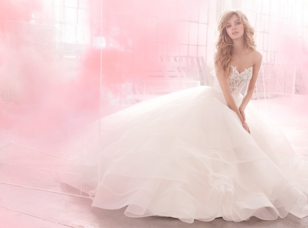 hayley-paige-bridal-faux-leather-ball-sculpted-scalloped-eyelet-sweetheart-tiered-tulle-skirt-horsehair-6509_zm